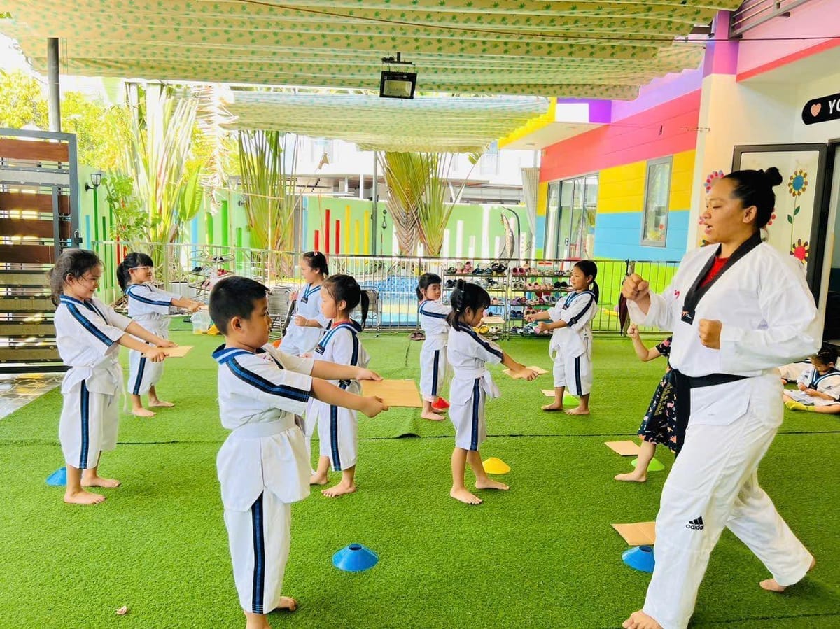 Các bé trong hoạt động buổi sáng