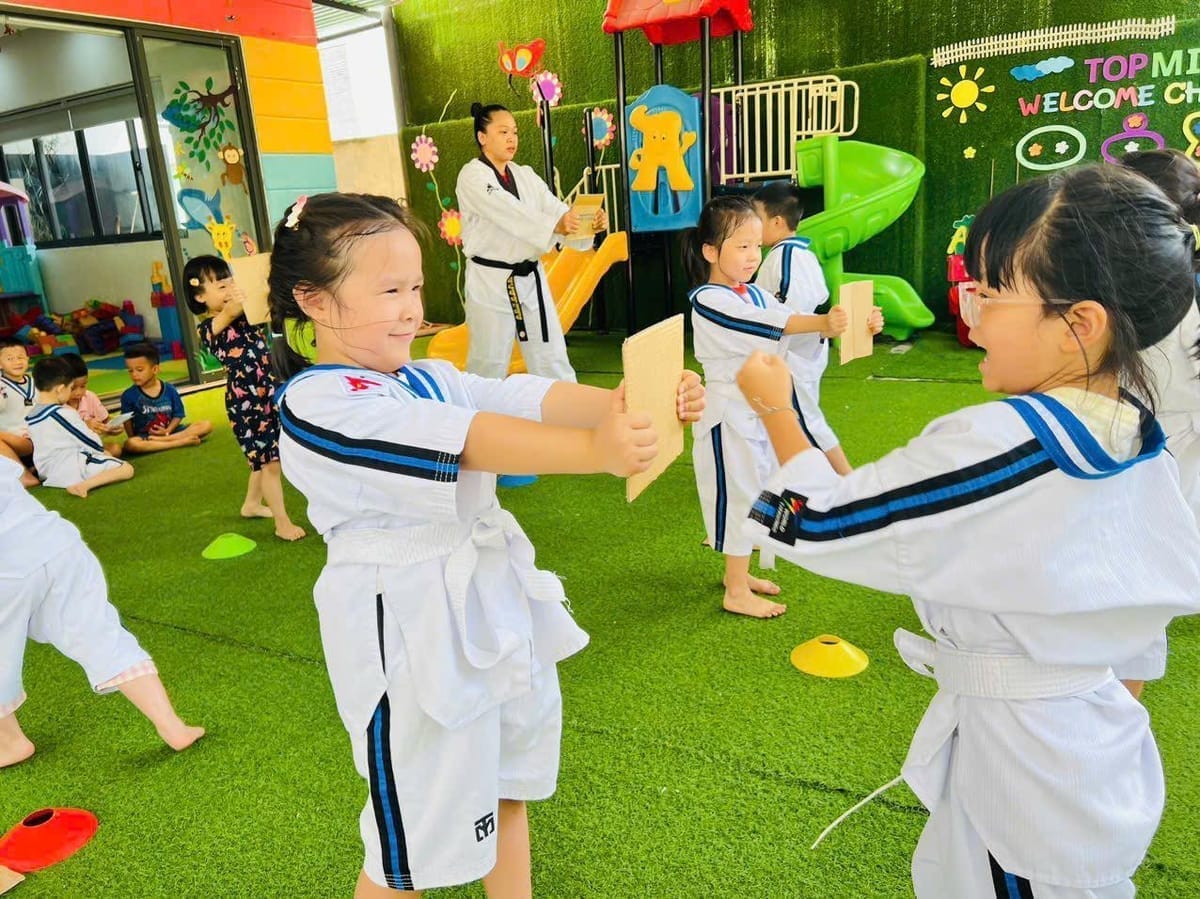 Các bé trong sự kiện của trường
